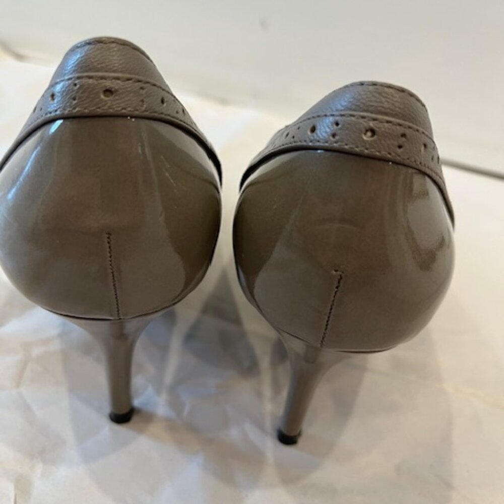 Tahari pumps - Picture 5 of 9